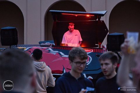 Foto z festivalu Mezi Bloky 2025