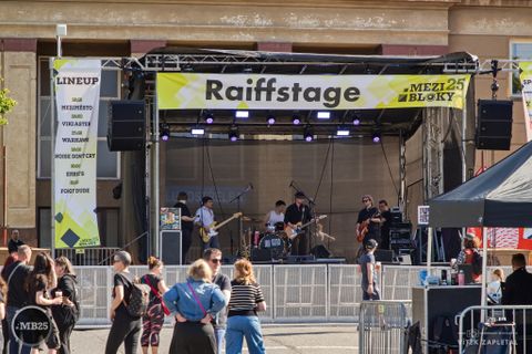 Foto z festivalu Mezi Bloky 2025